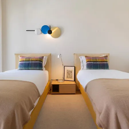 Апартаменты Artsy 3bdr Duplex By Lovelystay *