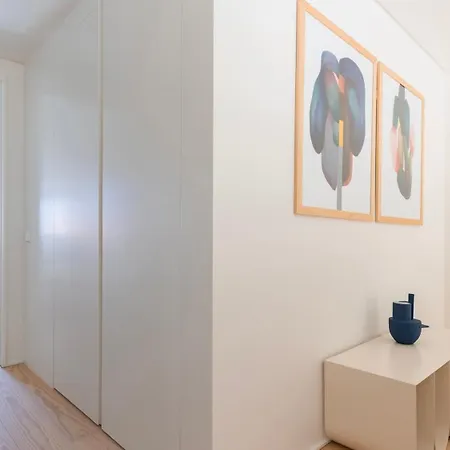 Апартаменты Artsy 3bdr Duplex By Lovelystay Лиссабон
