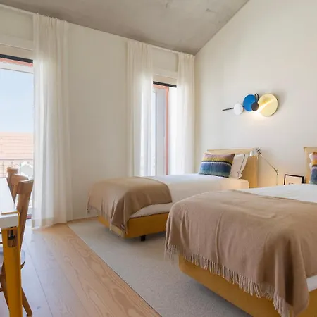 Апартаменты Artsy 3bdr Duplex By Lovelystay