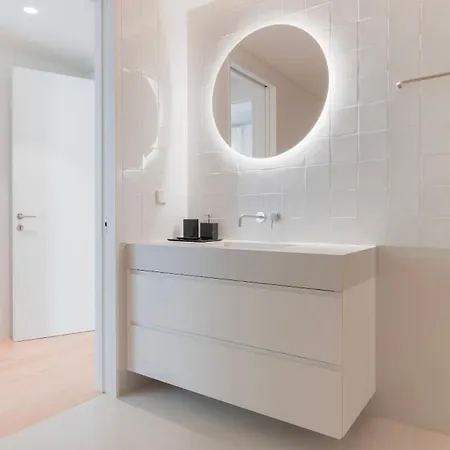Artsy 3bdr Duplex By Lovelystay Lissabon